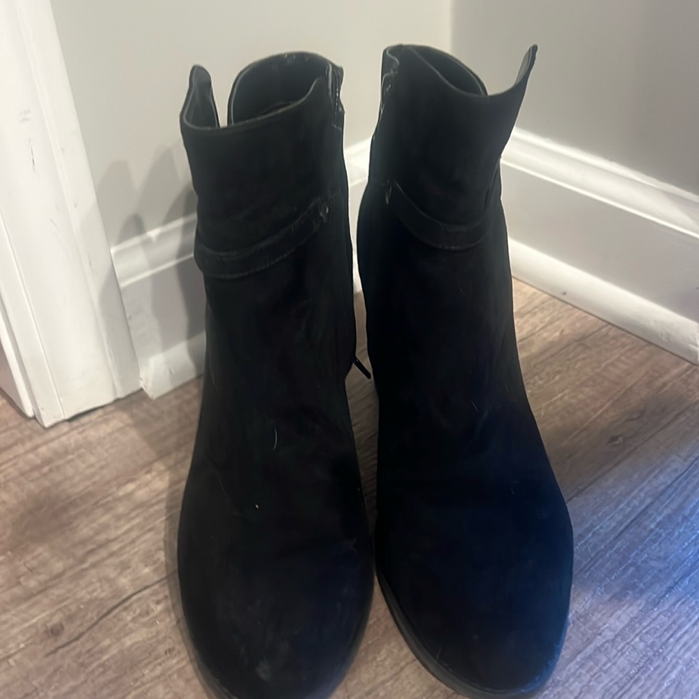 Banana Republic suede boots size 8 heel